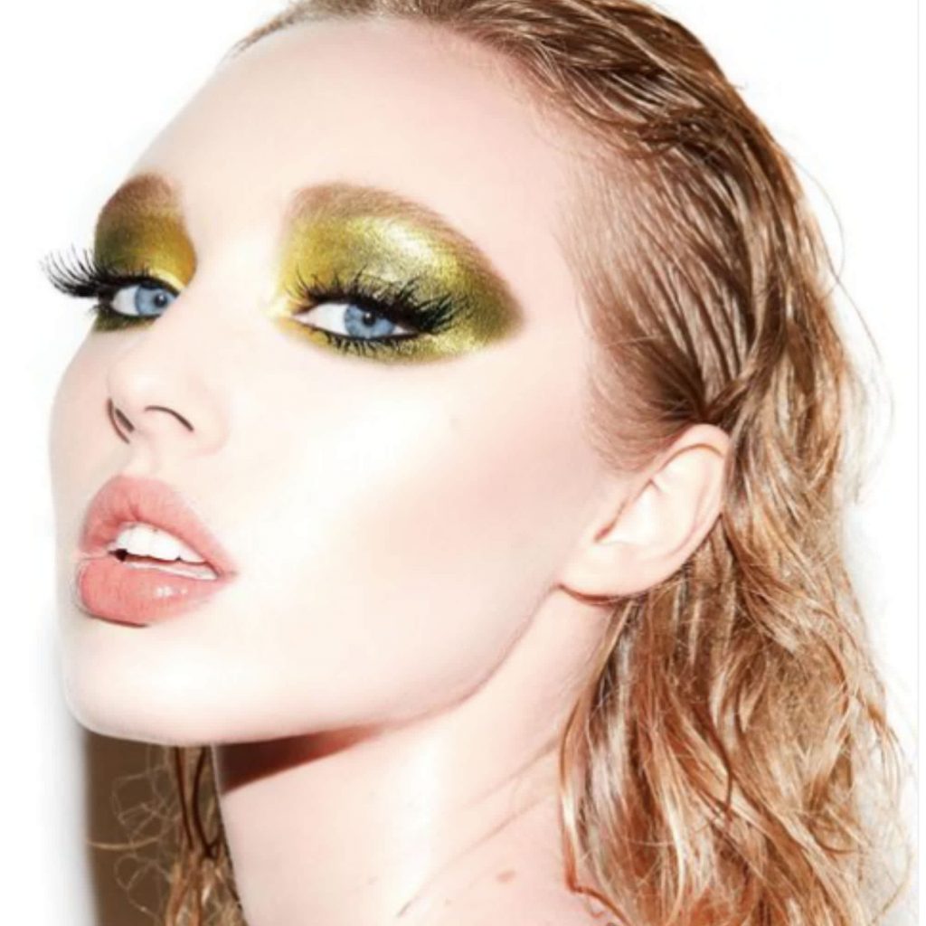 Beauty is Boring Green/Gold beauty look