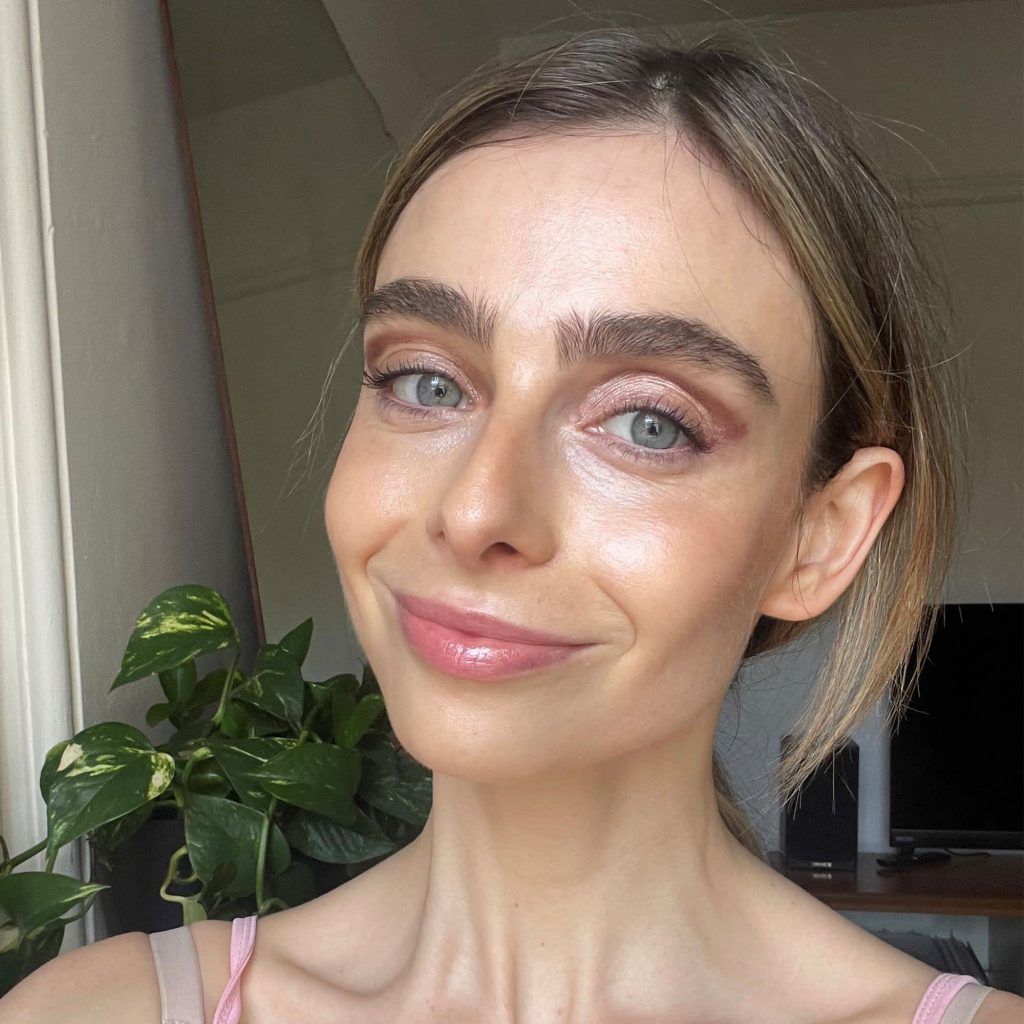 Ruby Feneley tries a Coachella inspired beauty look 