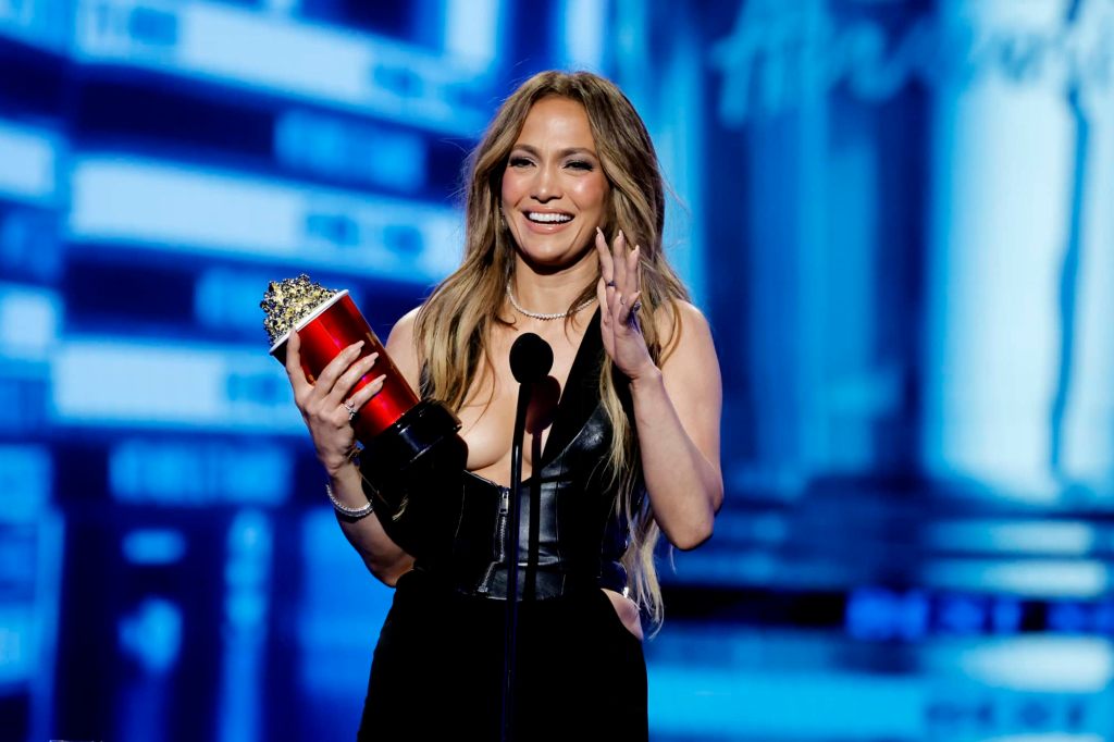 Jennifer Lopez's stunning blow wave