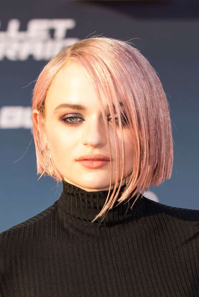 Joey King with her pearl underliner makeup