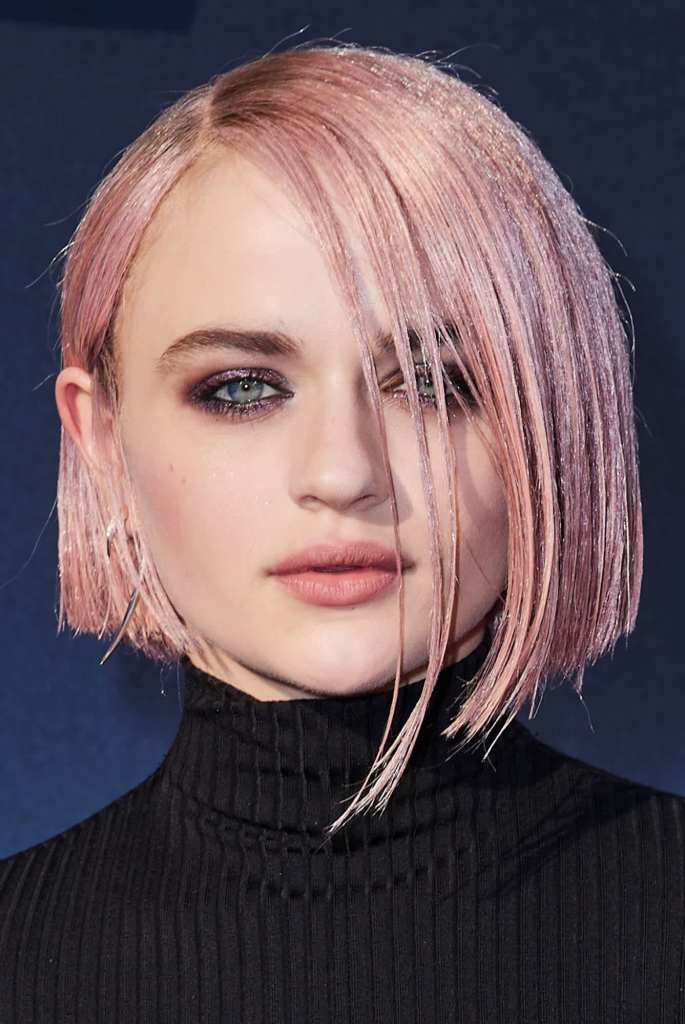 Joey King wears pearl underliner makeup