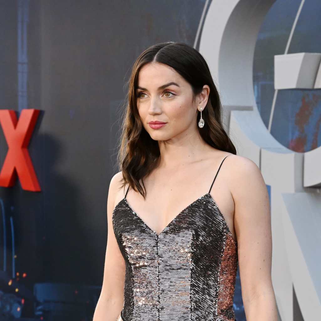 Ana de Armas rocked a supermodel manicure at the Grey Man premier