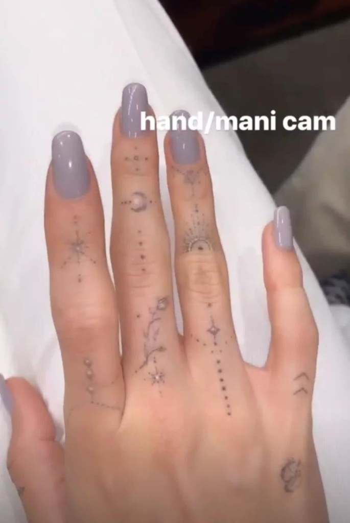 Hailey Bieber nails gray space manicure