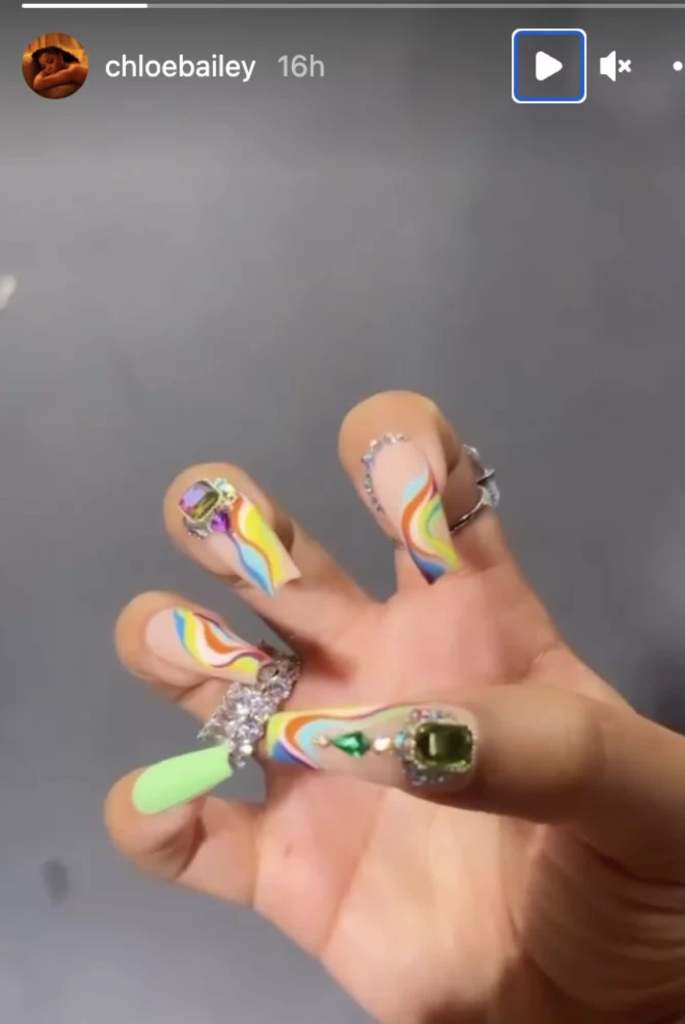 Chlöe Bailey’s Abstract Swirl Nails For Summer